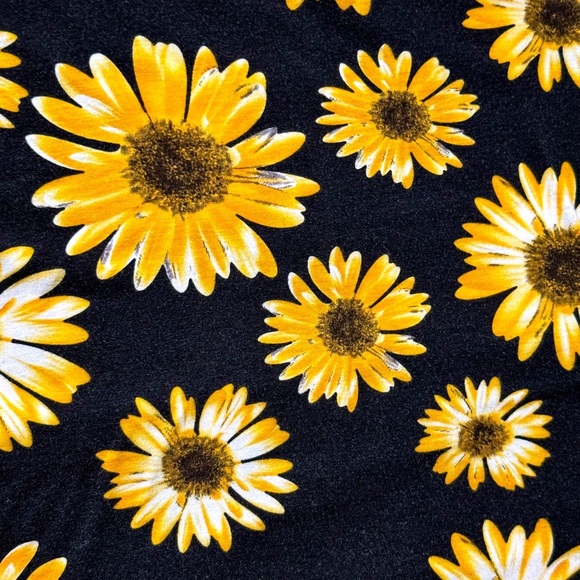 Shein Curve Plus Daisy Floral V-Neck Top 3XL Black Yellow Fall Blouse NWOT - Picture 8 of 11